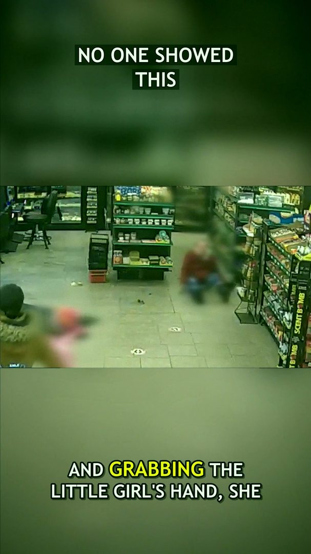 Sparks Fly at Walmart Exit: Customer Refuses Receipt Check in Tense Standoff Captured on Camera