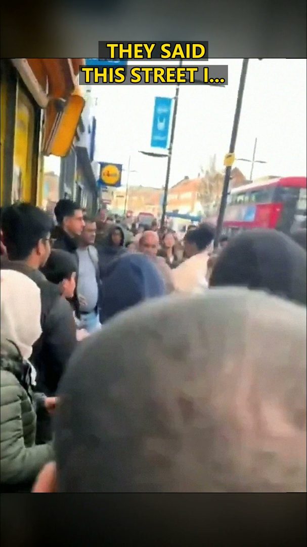 Walmart Receipt Check Standoff Erupts as Shopper Refuses to Stop: 
