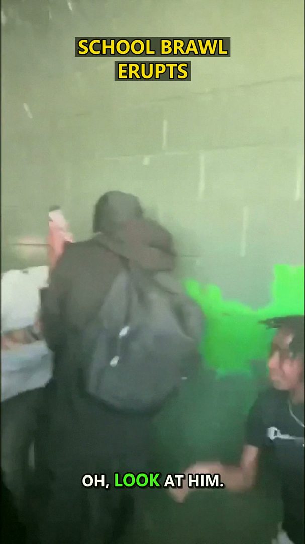 Caught on Camera: Walmart Shoppers Defy Receipt Check in Explosive Exit-Door Standoff